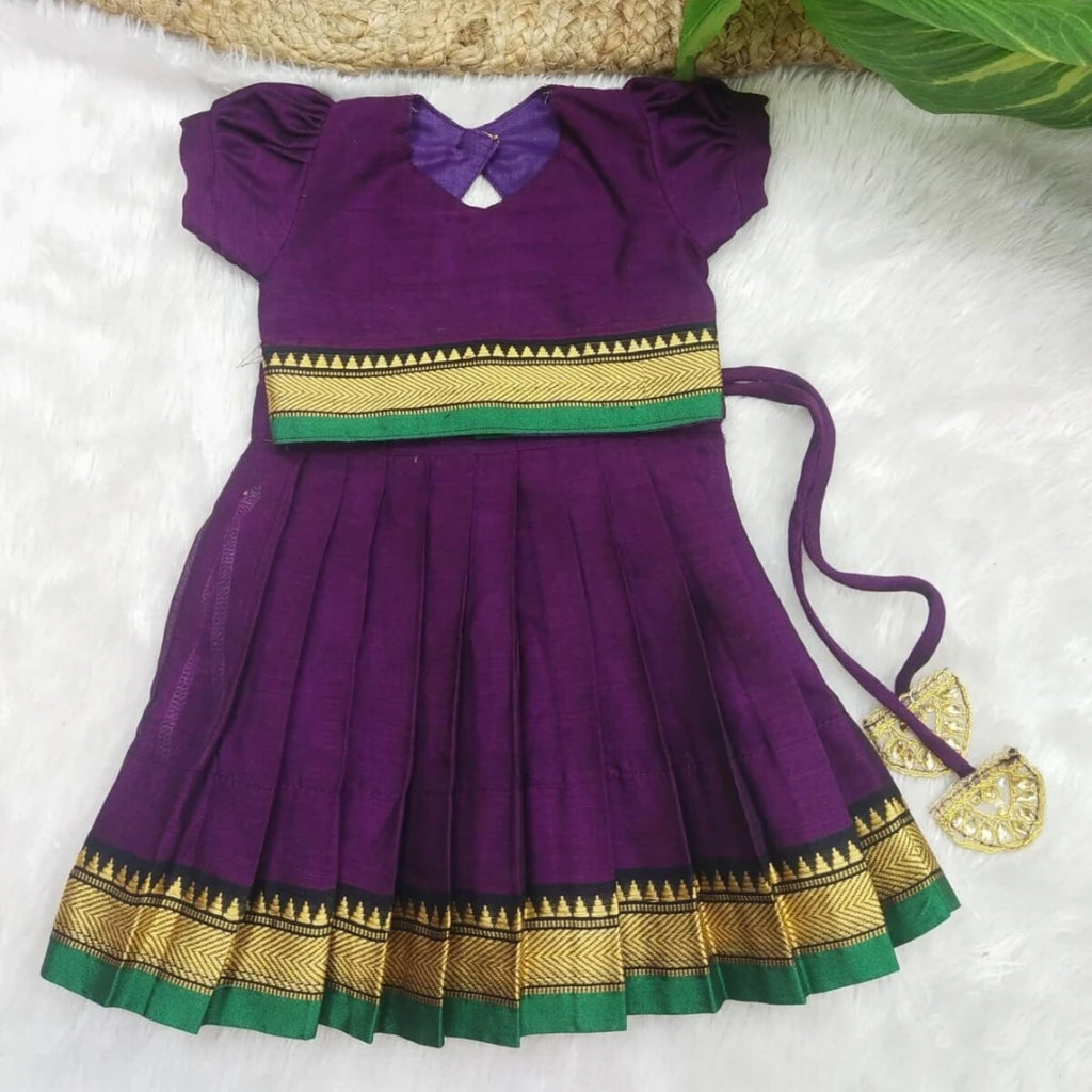 Narayan Pattu Pavadai