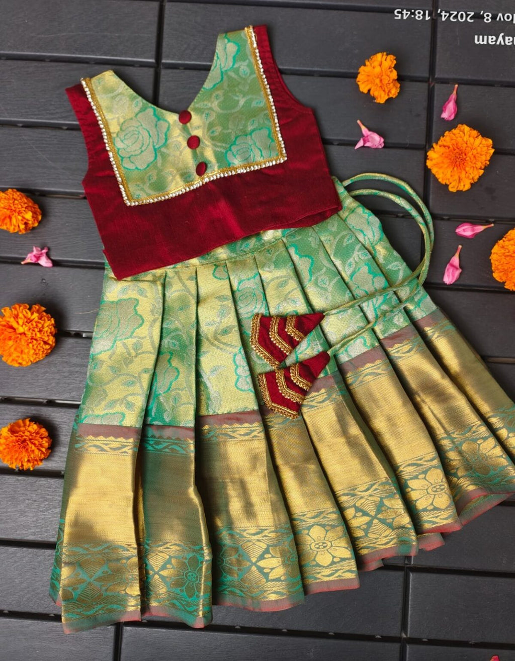 Kanchi pattu moon