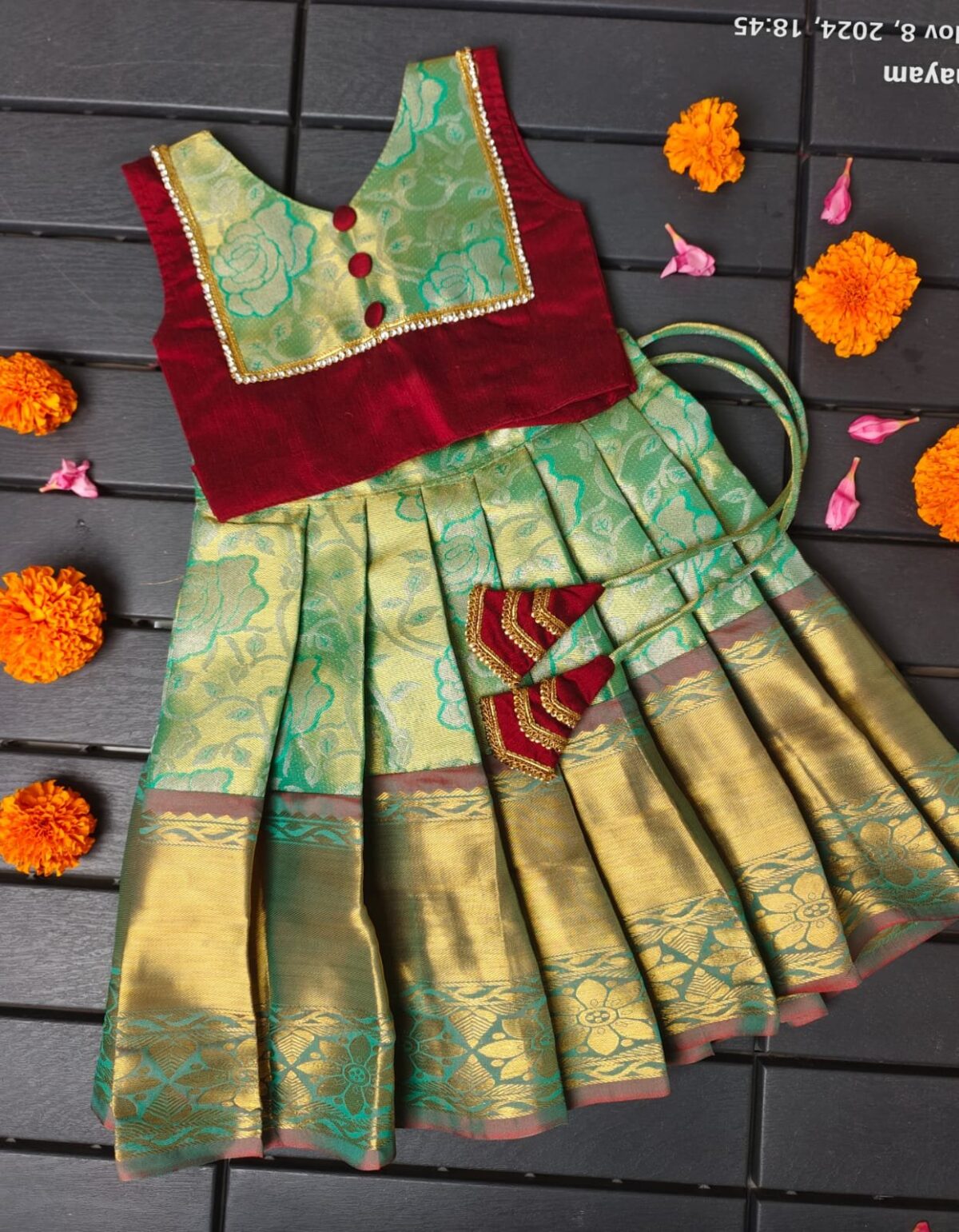 Kanchi pattu moon
