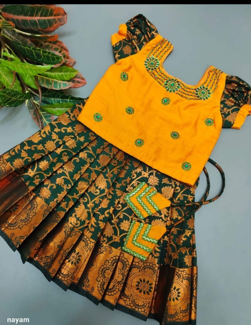 Kanchi pattu Pavadai