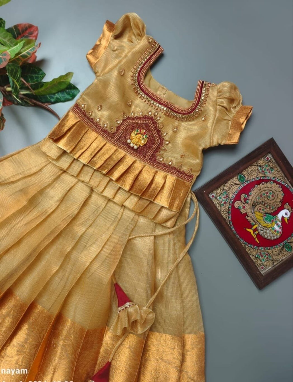 TISSUE LEHENGA