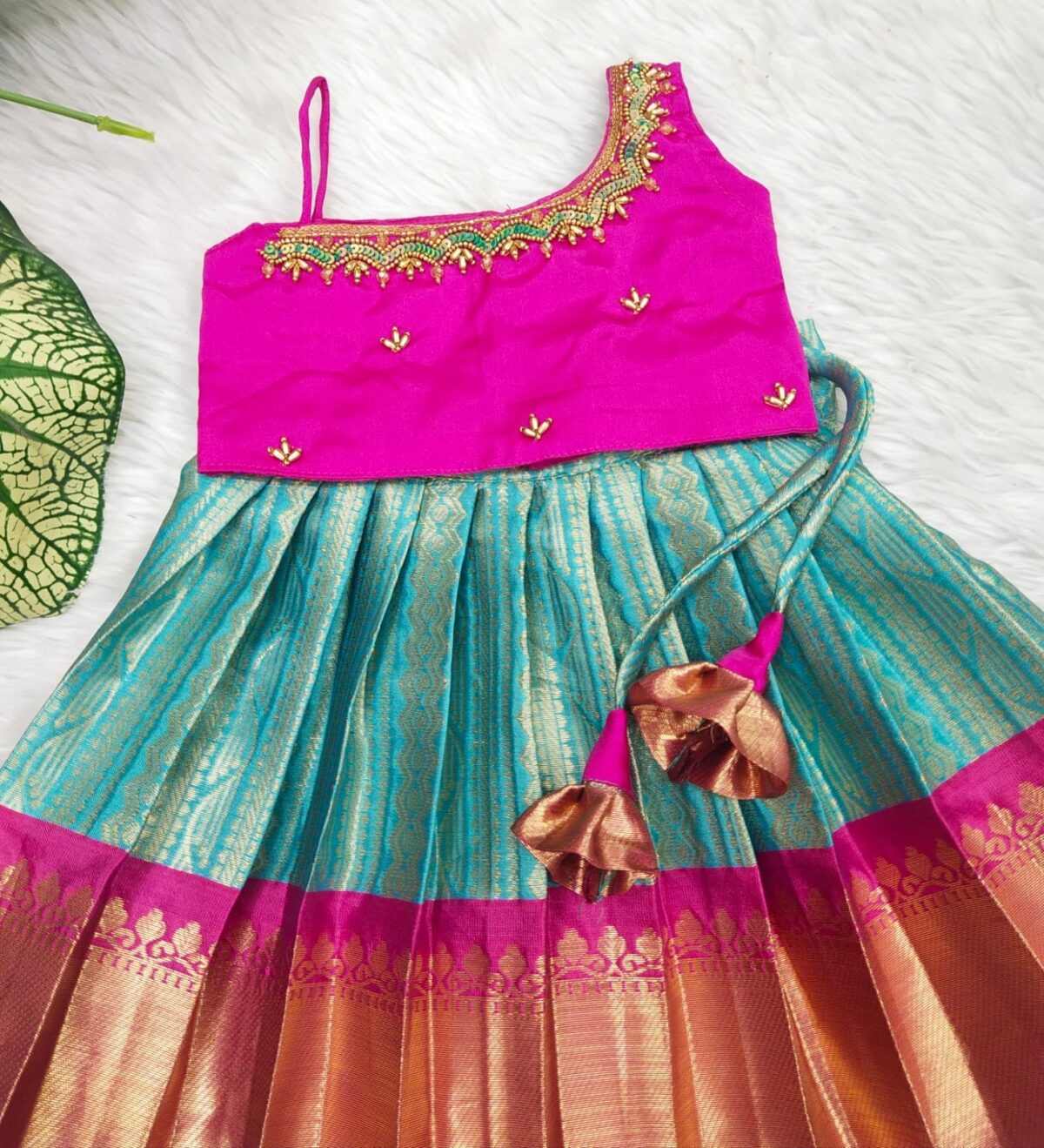 Semi Banarasi Kanchu Pattu Lehanga Set