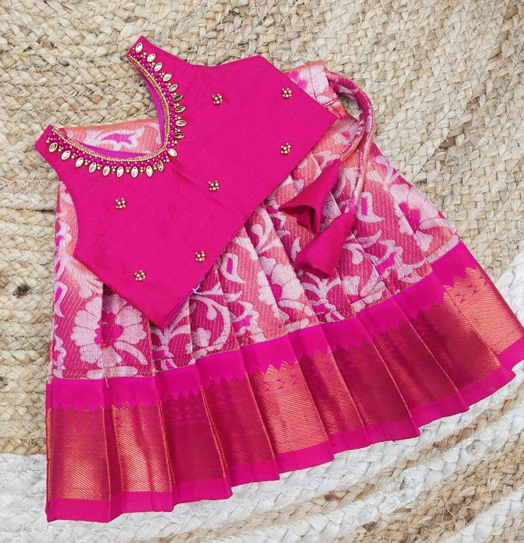 KANCHI PATTU LEHENGA WITH AARI WORK TOP