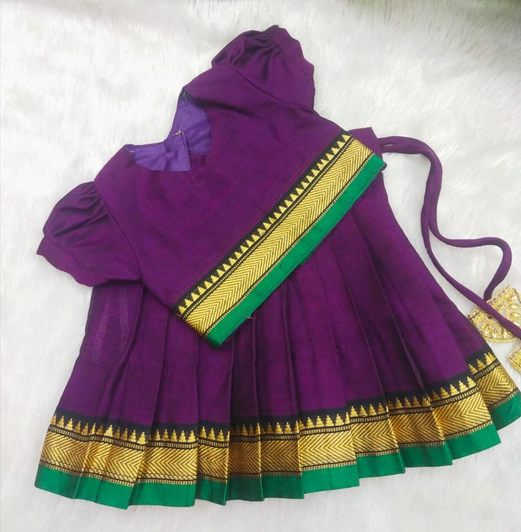 Narayan Pattu Pavadai