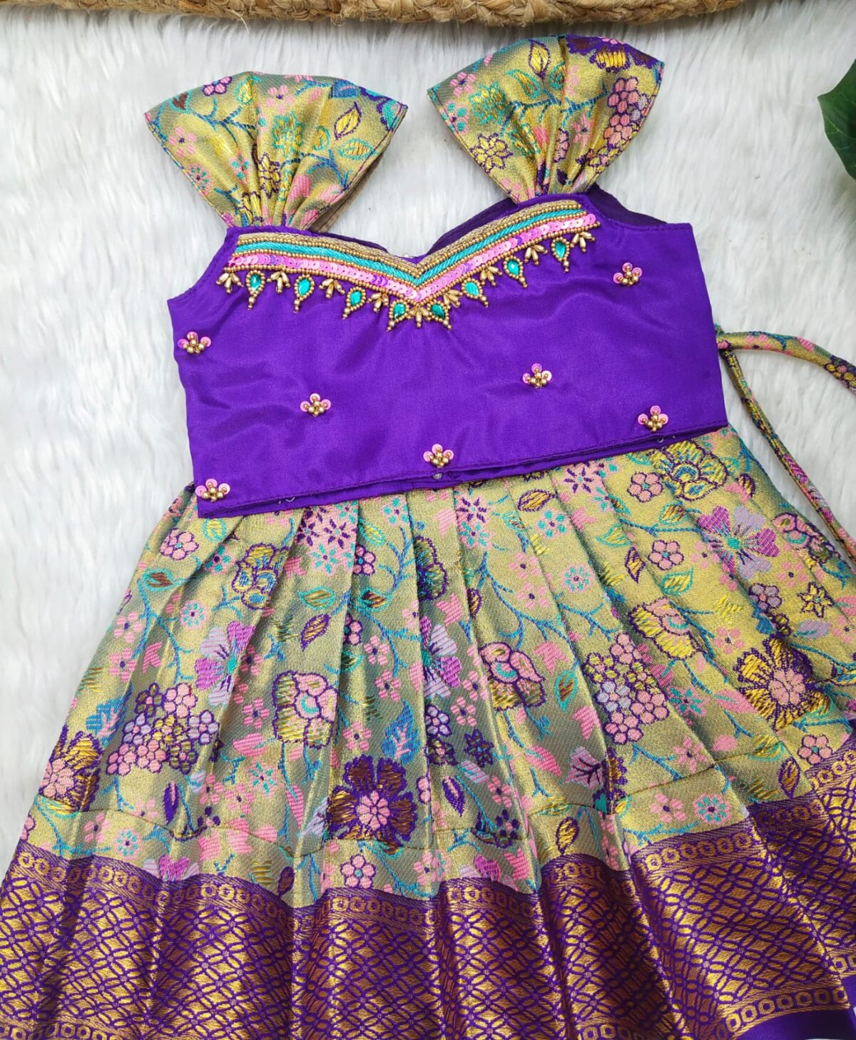 Kanchipattu Pattu Pavadai